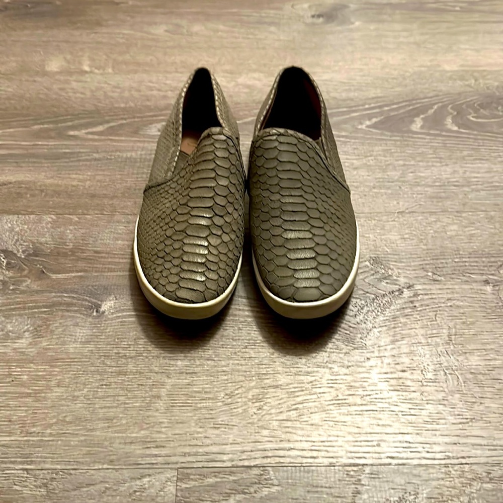 Textured slip on sneakers!